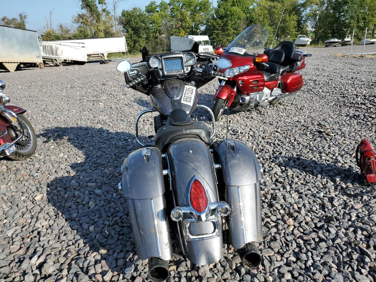 2018 INDIAN MOTORCYCLE Chieftan — VIN 56KTCBAA2J3361103 — photo 4